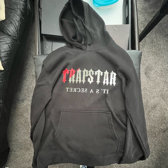 Black and red trapstar hoodie - Picture 1 of 2